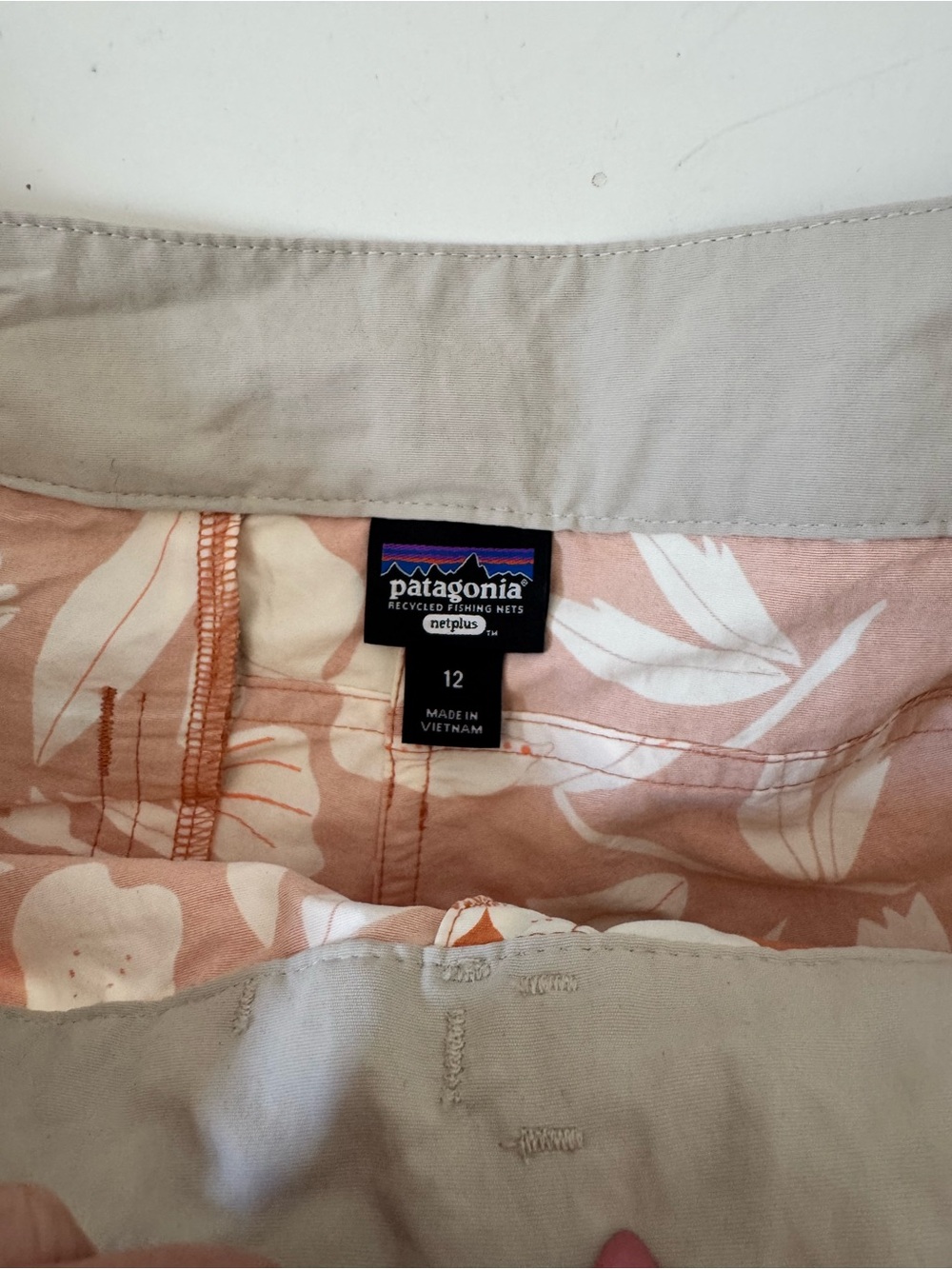 Patagonia Womens Wavefarer Boards Shorts 5" Orange/Peach White Floral Sz 12 - Picture 5 of 11